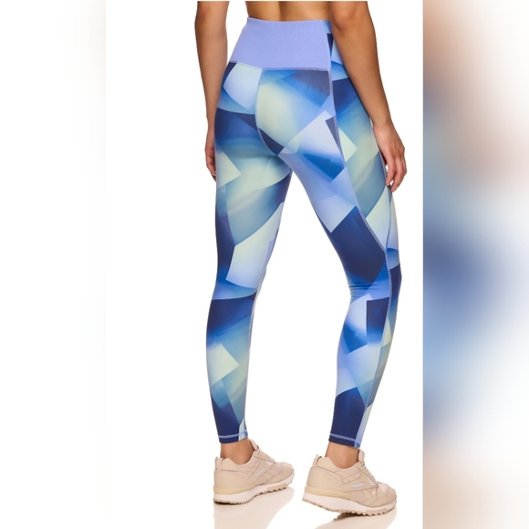2 Reebok Women's Printed High Rise 7/8 Leggings With Side Pockets. - Picture 4 of 15